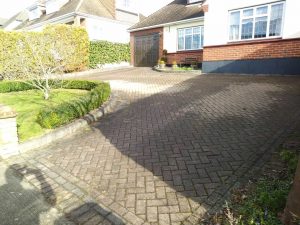 Driveway Clean (Before)